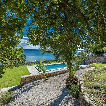 Modern In With Swimming Pool Villa