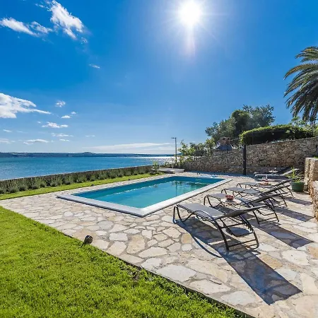 Modern In With Swimming Pool Villa *