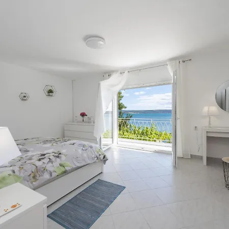 Villa Modern In With Swimming Pool