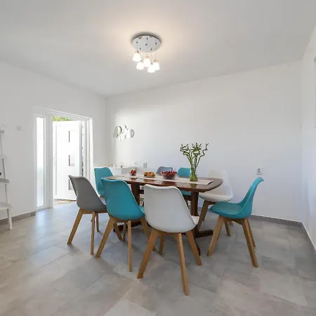 Modern In With Swimming Pool Villa Maslenica