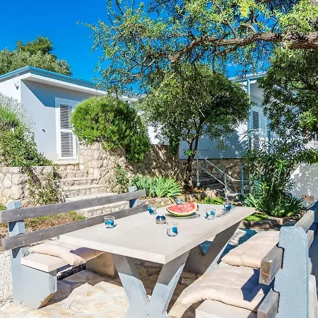 Modern In With Swimming Pool Villa *