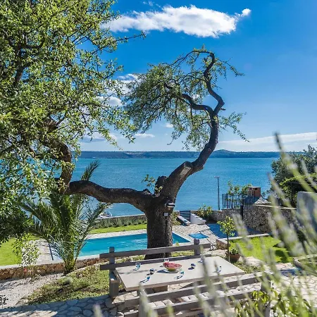 Modern In With Swimming Pool Maslenica