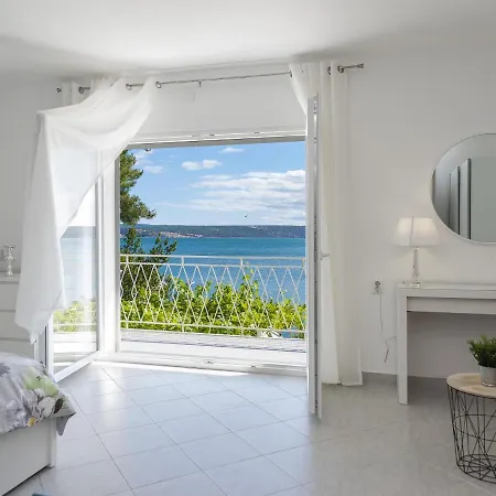 Modern In With Swimming Pool Maslenica