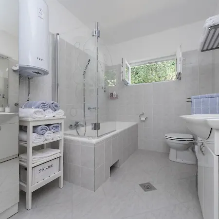 Modern In With Swimming Pool Villa Maslenica