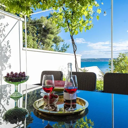 Villa Modern In With Swimming Pool