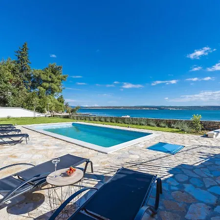 Modern In With Swimming Pool * Maslenica