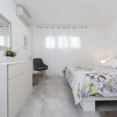 Modern In With Swimming Pool Villa Maslenica