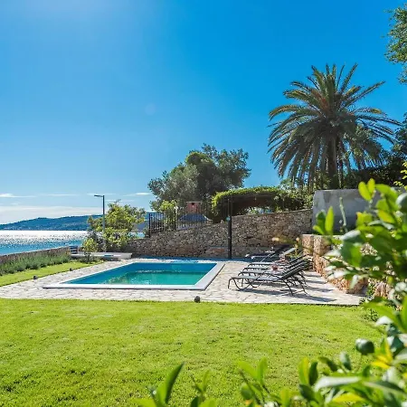 Villa Modern In With Swimming Pool *